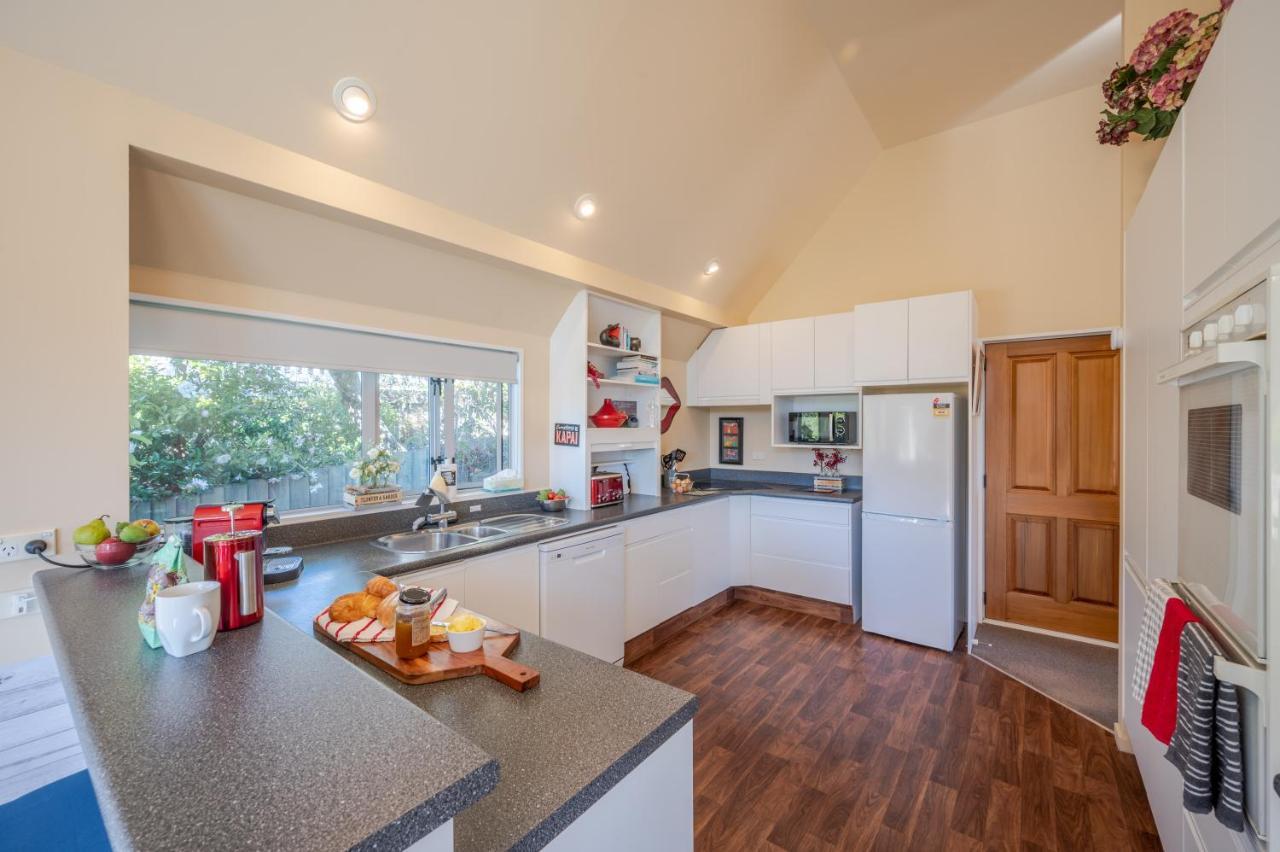Rose On The Bay - Akaroa Holiday Home Exterior photo
